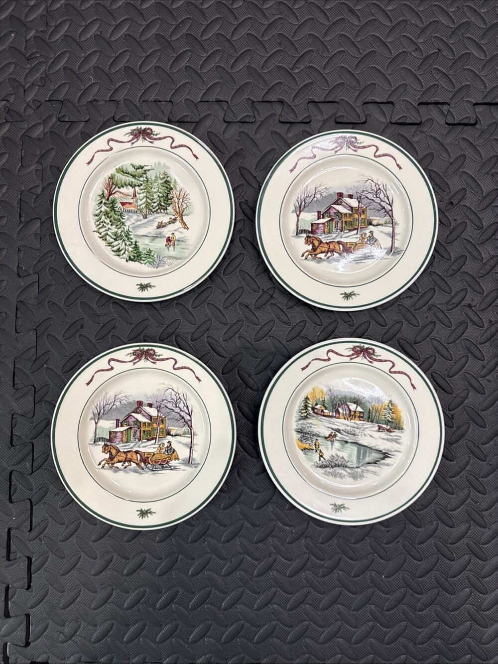 The Cellar O’ Tannenbaum Salad Dessert Plates Set 4 Vtg 7.5 w/ Box 1992 X Mas *
